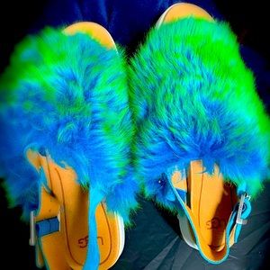 UGG Fluff Yeah Women’s Slippers - Excellent Condition! Color:Green/Blue Size 9.5